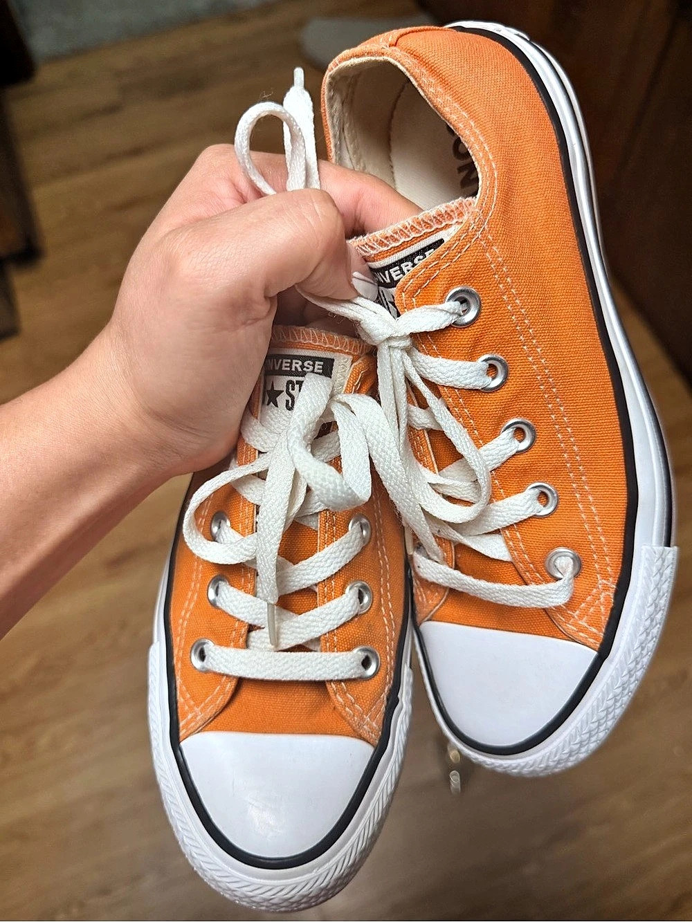 Converse Chuck Taylor All Star Orange & White US 6 Like New